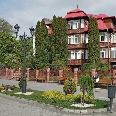 Сонячна Hotel ตรุสคาเวตส์ ภายนอก รูปภาพ
