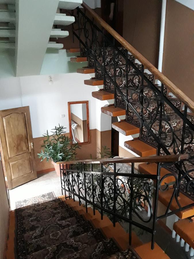 Сонячна Hotel ตรุสคาเวตส์ ภายนอก รูปภาพ