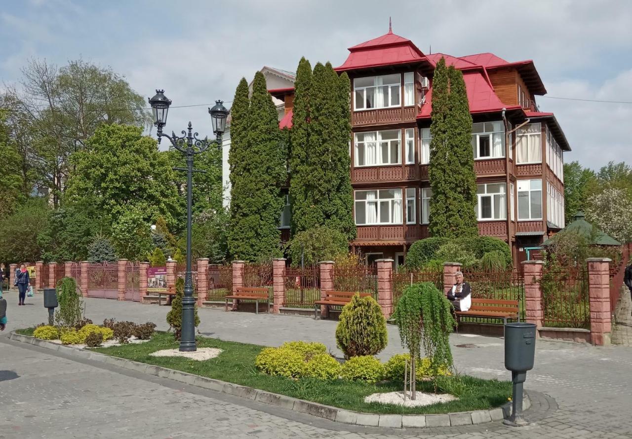 Сонячна Hotel ตรุสคาเวตส์ ภายนอก รูปภาพ